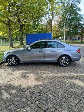 Mercedes-Benz C220