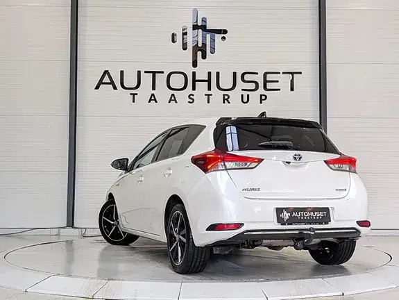 Toyota Auris 2017 photo 2