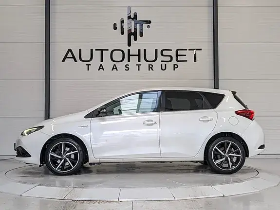 Toyota Auris 2017 photo 3