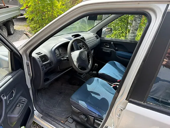 Suzuki Ignis 2003 photo 3