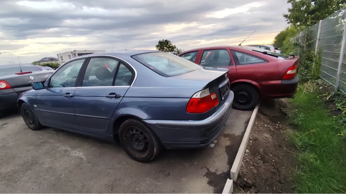 BMW 3 Series 2001 photo 2