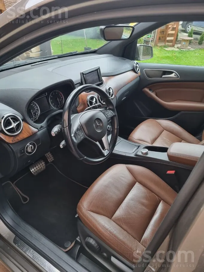 Mercedes-Benz B180 2013 photo 2
