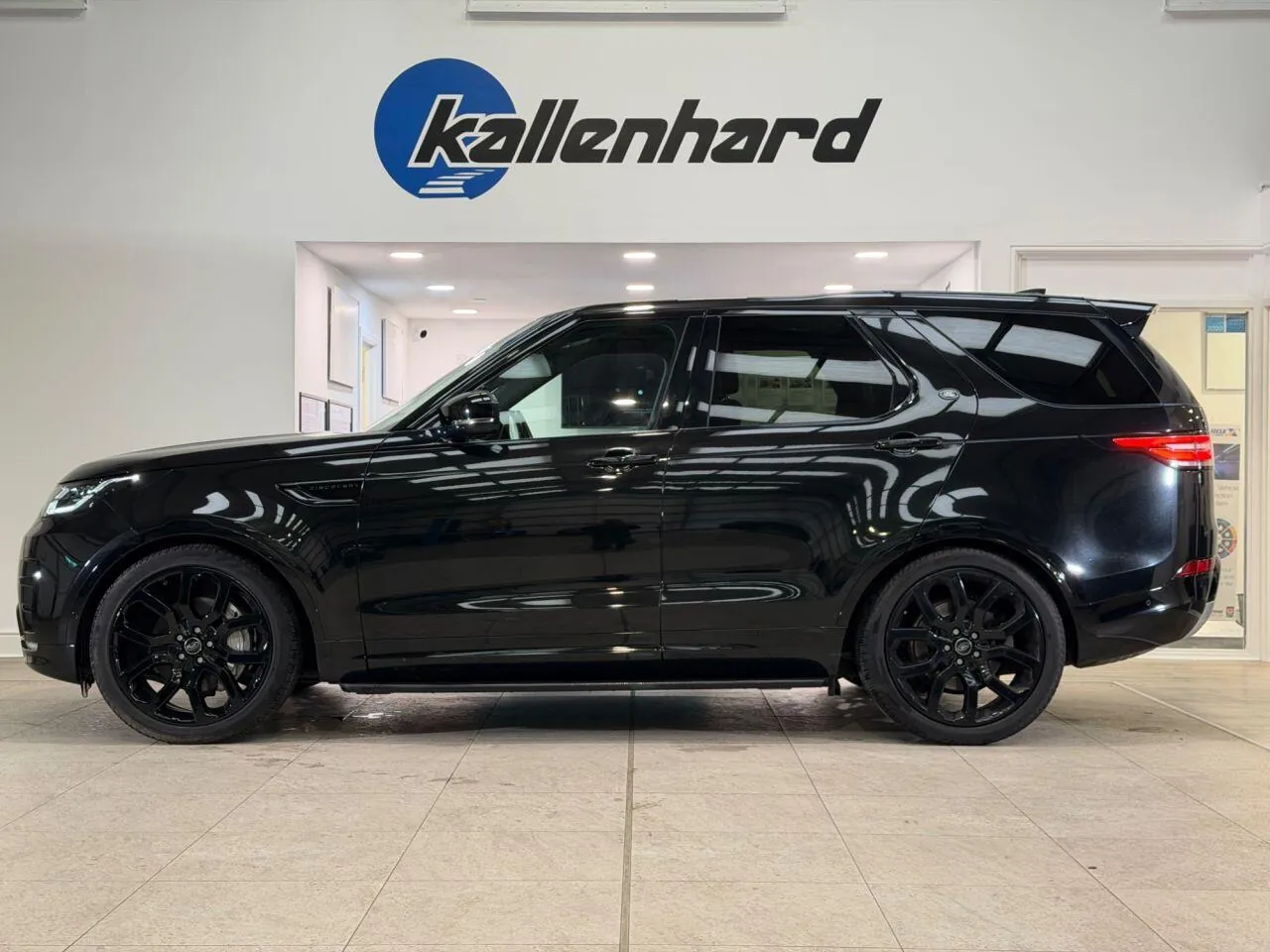 Land Rover Discovery 2020 photo 2