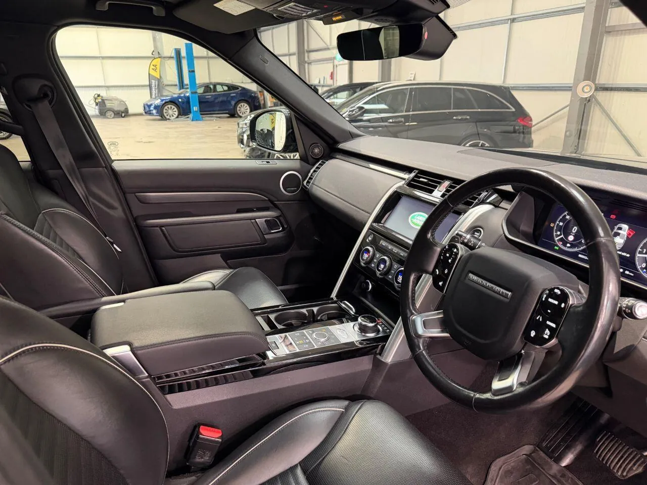 Land Rover Discovery 2020 photo 3