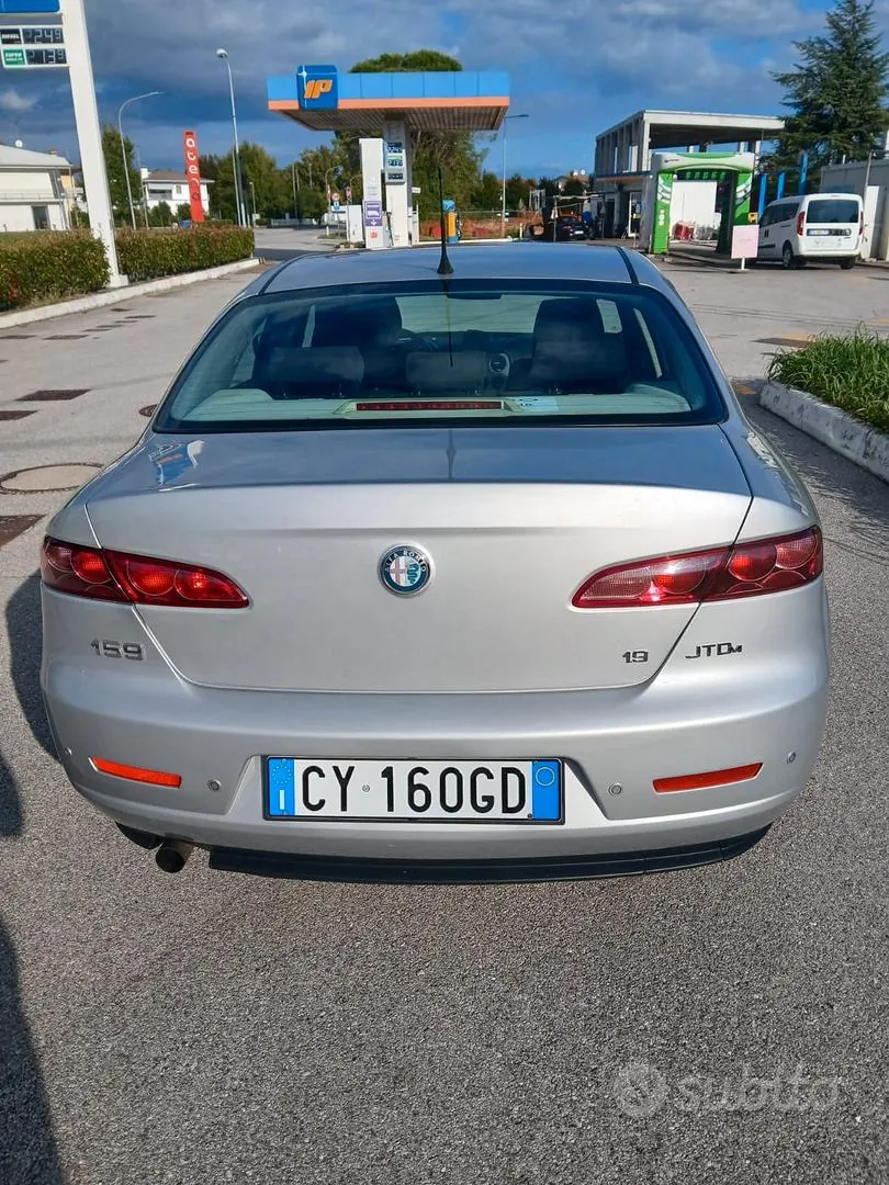 Alfa Romeo 159 2005 photo 2