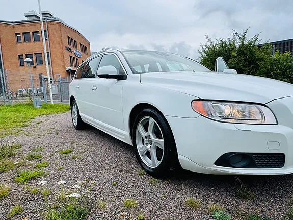 Volvo V70 2012 photo 3