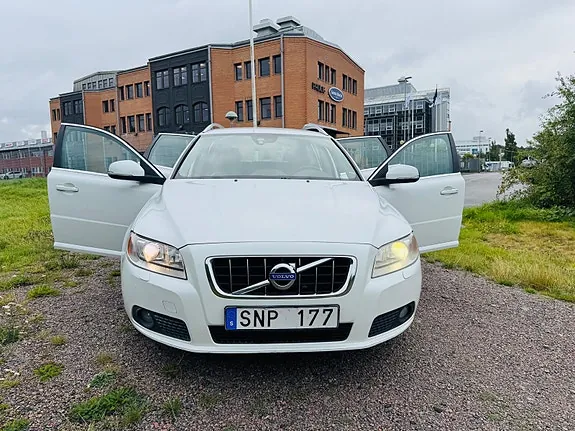 Volvo V70 2012 photo 4