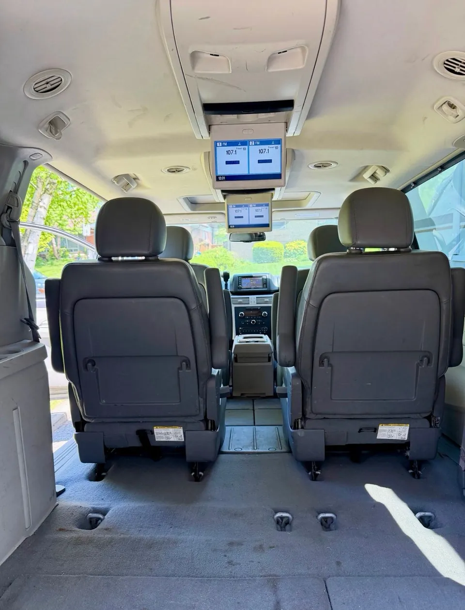 Volkswagen Routan 2010 photo 5