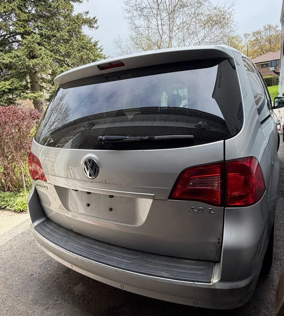 Volkswagen Routan 2010 photo 3