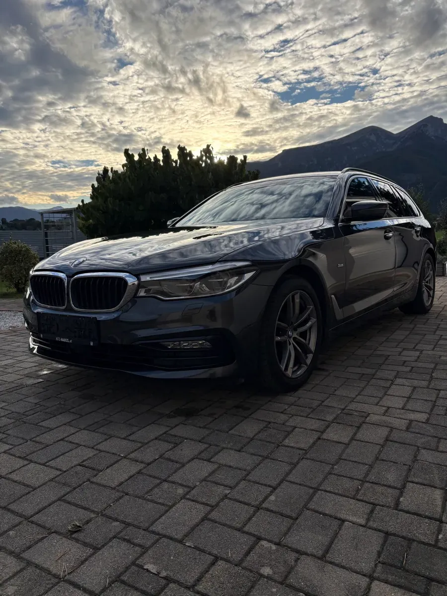 BMW 5 Series 2017 photo 2