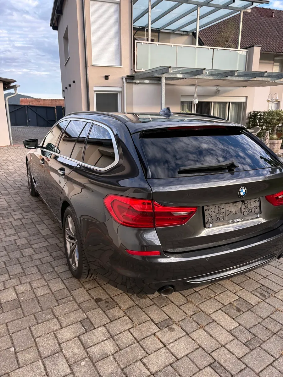BMW 5 Series 2017 photo 3