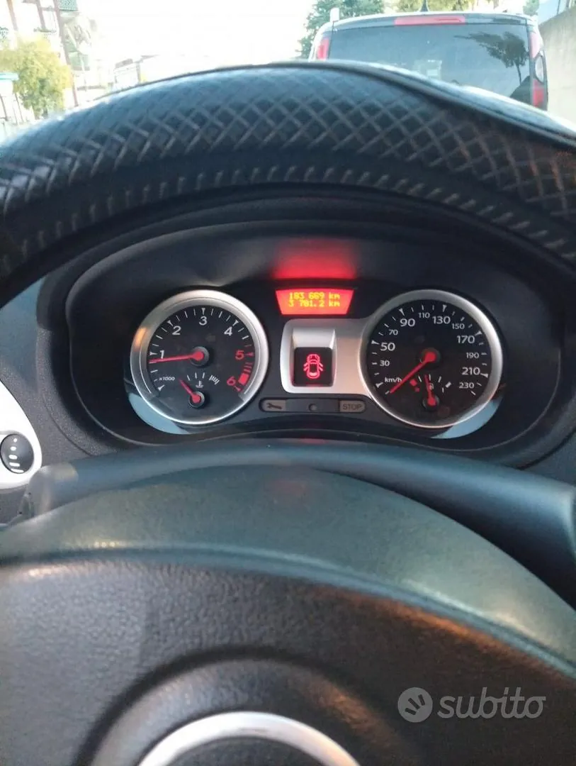 Renault Clio 2011 photo 4