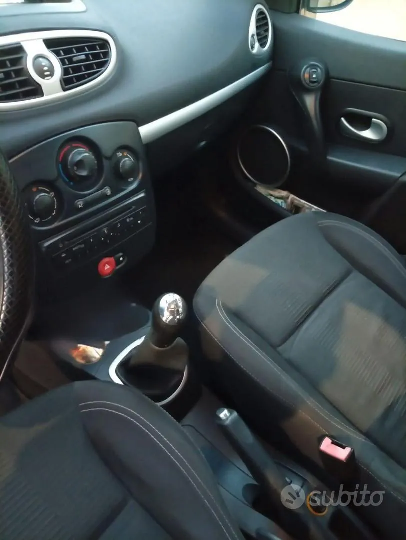 Renault Clio 2011 photo 3