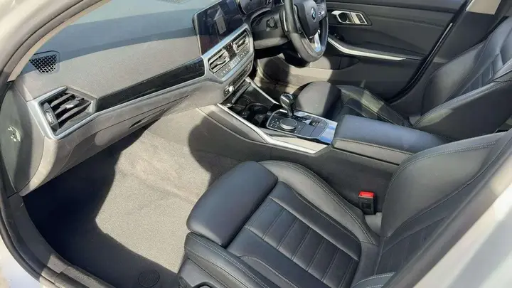 BMW 3 Series 2019 photo 3