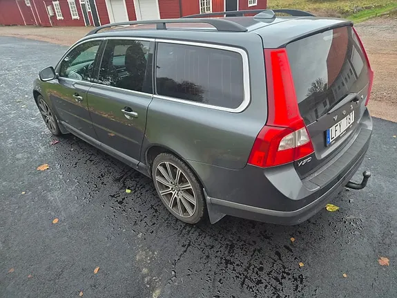 Volvo V70 2011 photo 2
