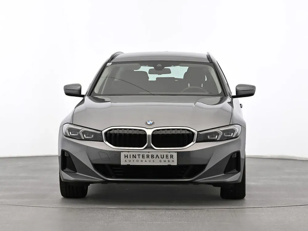 BMW 3 Series 2023 photo 3