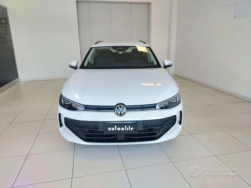 Volkswagen Passat 2024 photo 2
