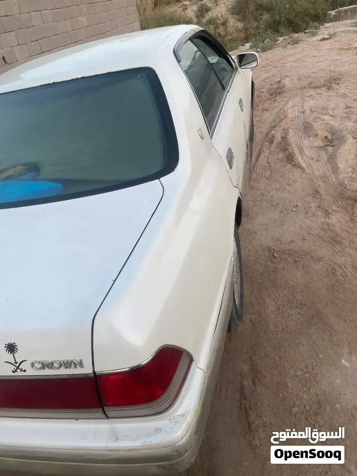 Toyota Crown 2000 photo 2