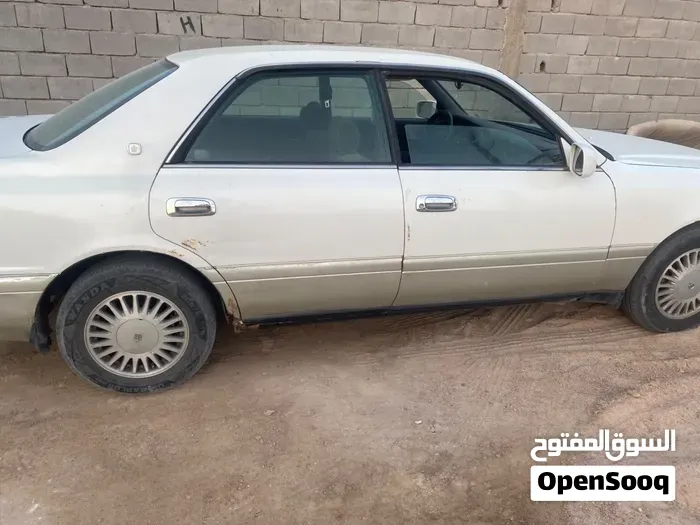 Toyota Crown 2000 photo 4