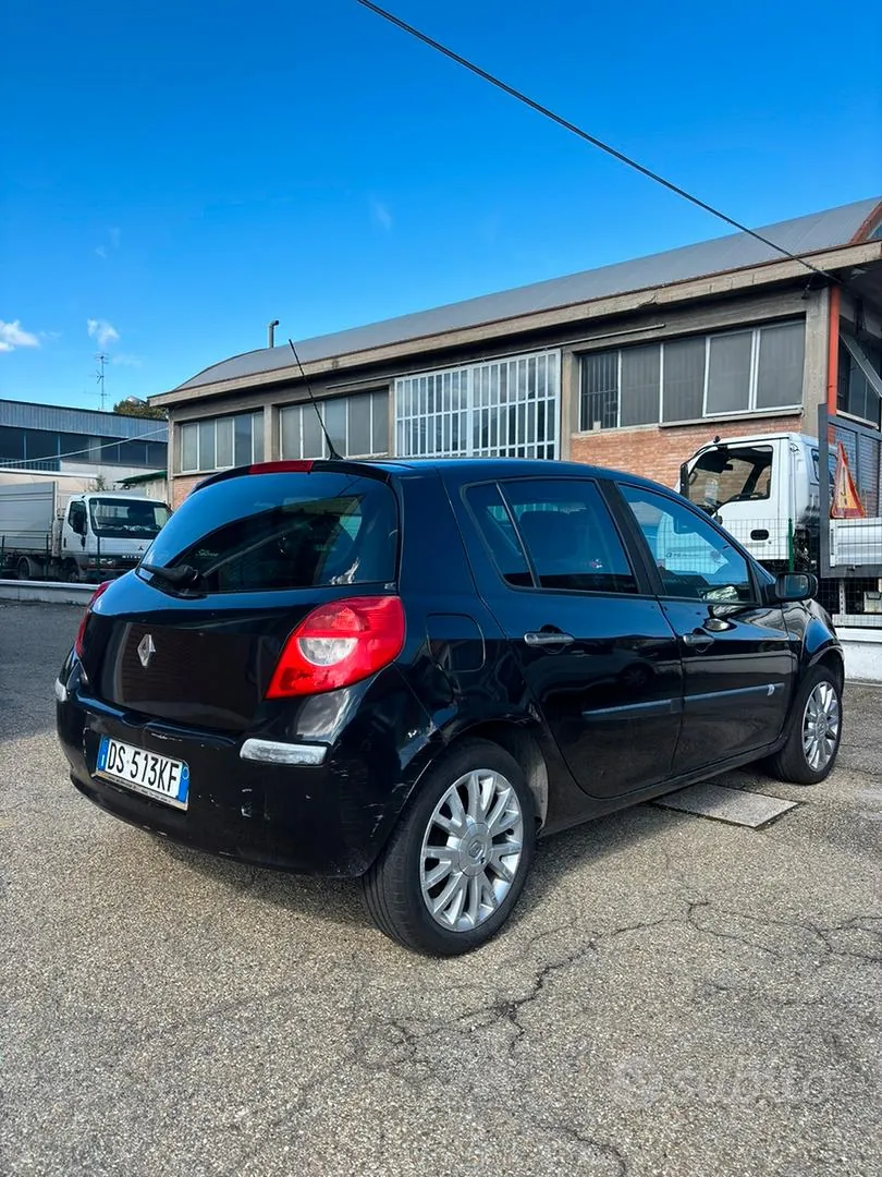 Renault Clio 2008 photo 2