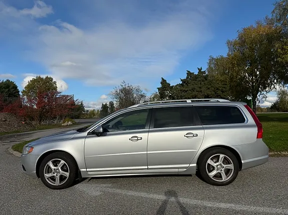 Volvo V70 2012 photo 2