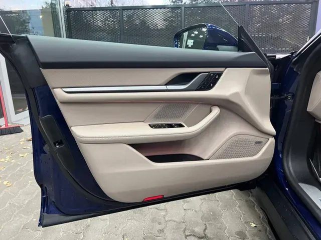 Porsche Taycan 2024 photo 3