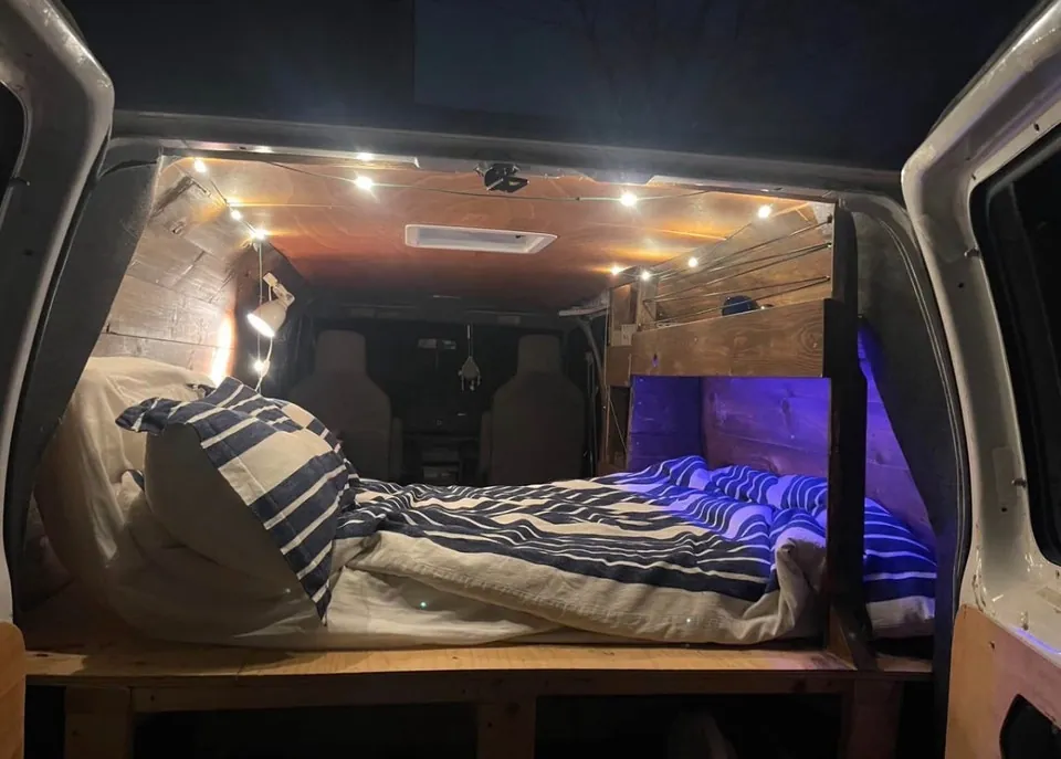 Ford Econoline E150 2014 photo 3