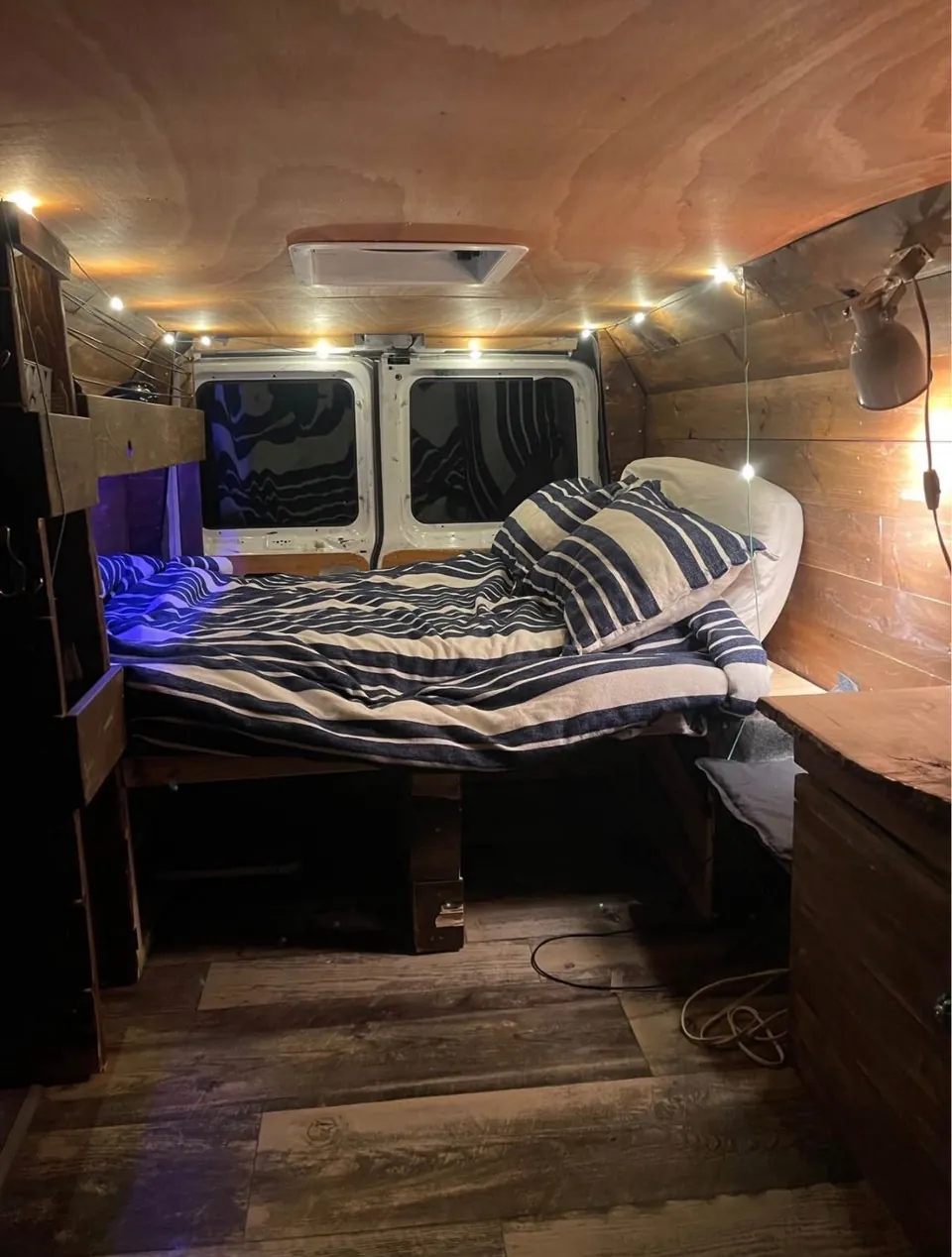 Ford Econoline E150 2014 photo 4