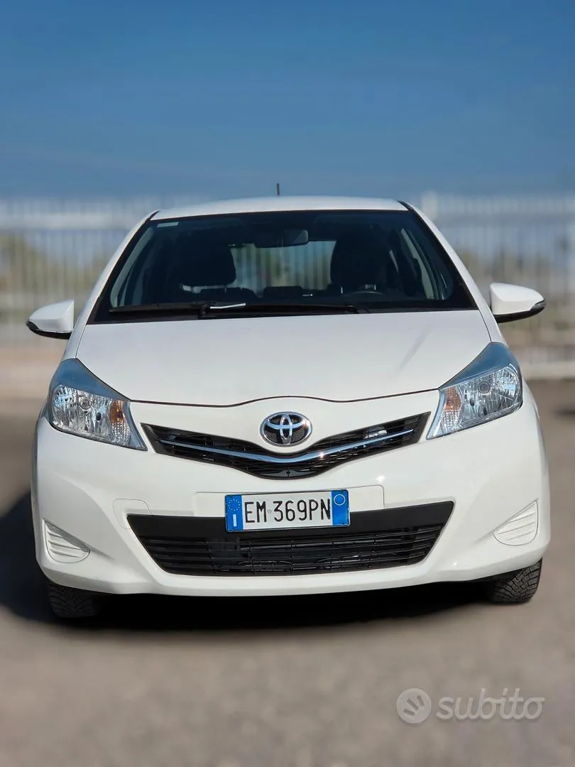 Toyota Yaris 2012 photo 2