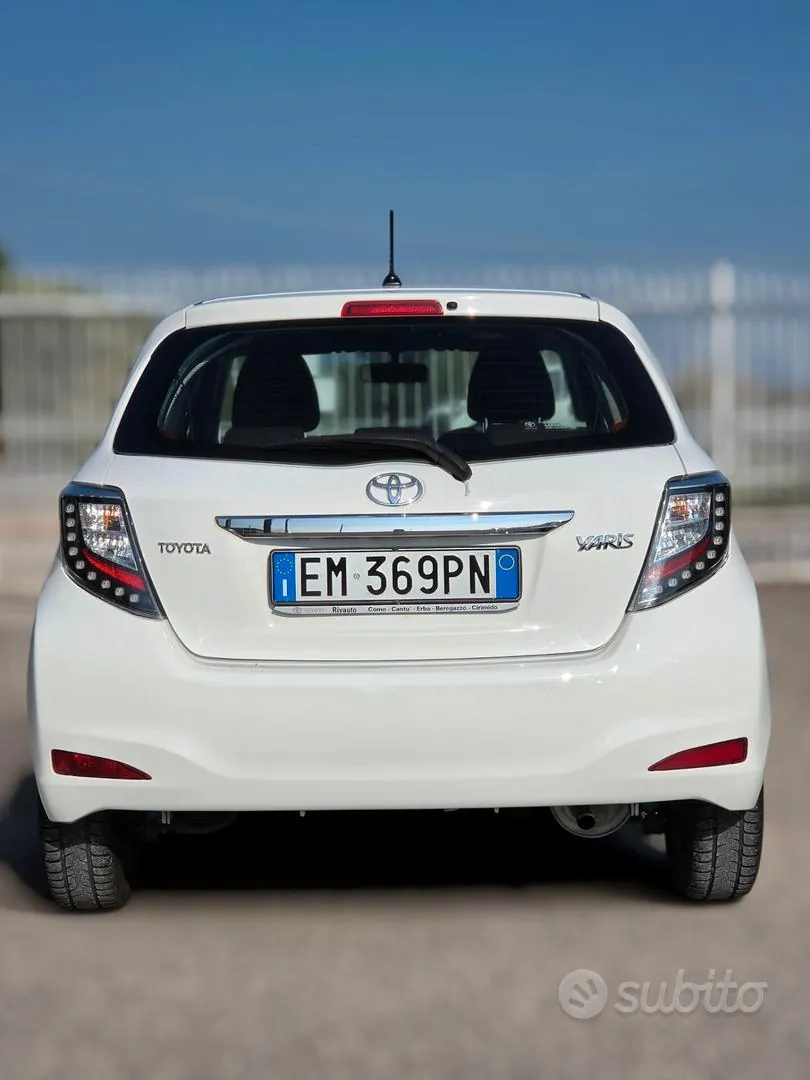 Toyota Yaris 2012 photo 4