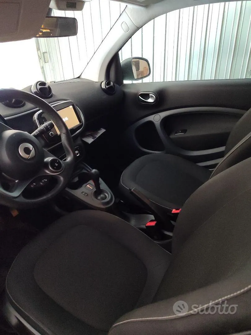 Smart Fortwo 2019 photo 2