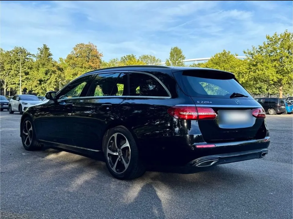Mercedes-Benz E220D