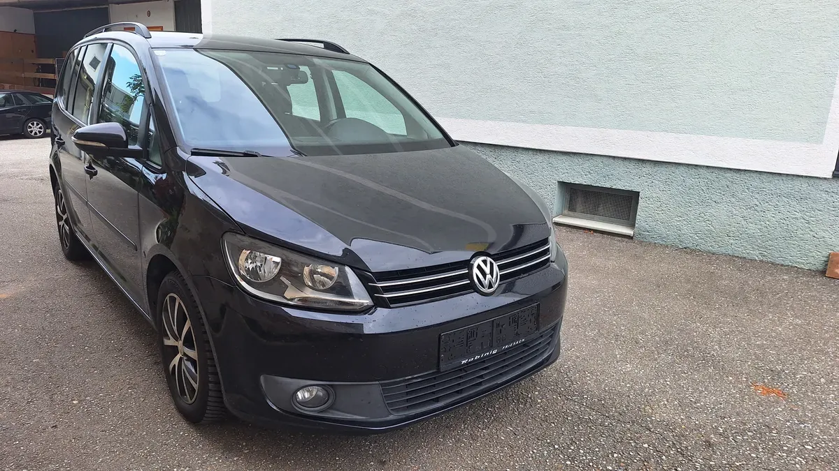 Volkswagen Touran 2011 photo 3
