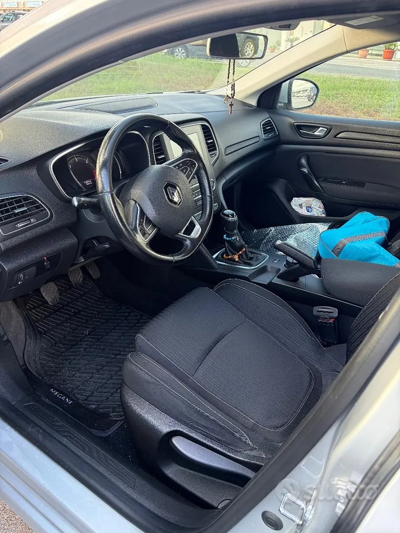 Renault Megane 2018 photo 2