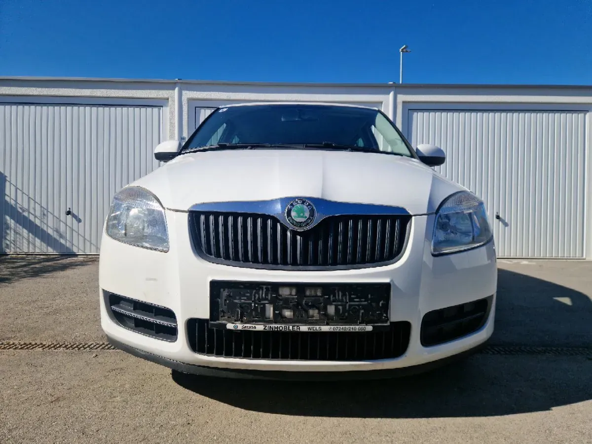 Skoda Fabia 2009 photo 2