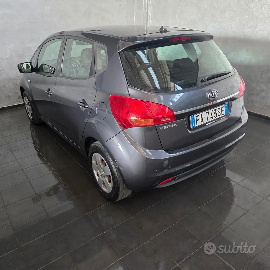 Kia Venga 2015 photo 5