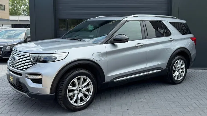 Ford Explorer 2022 photo 3