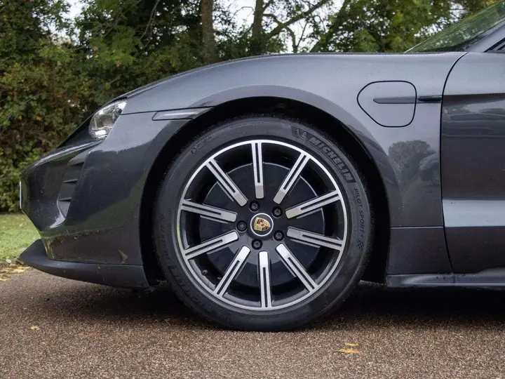 Porsche Taycan 2022 photo 3
