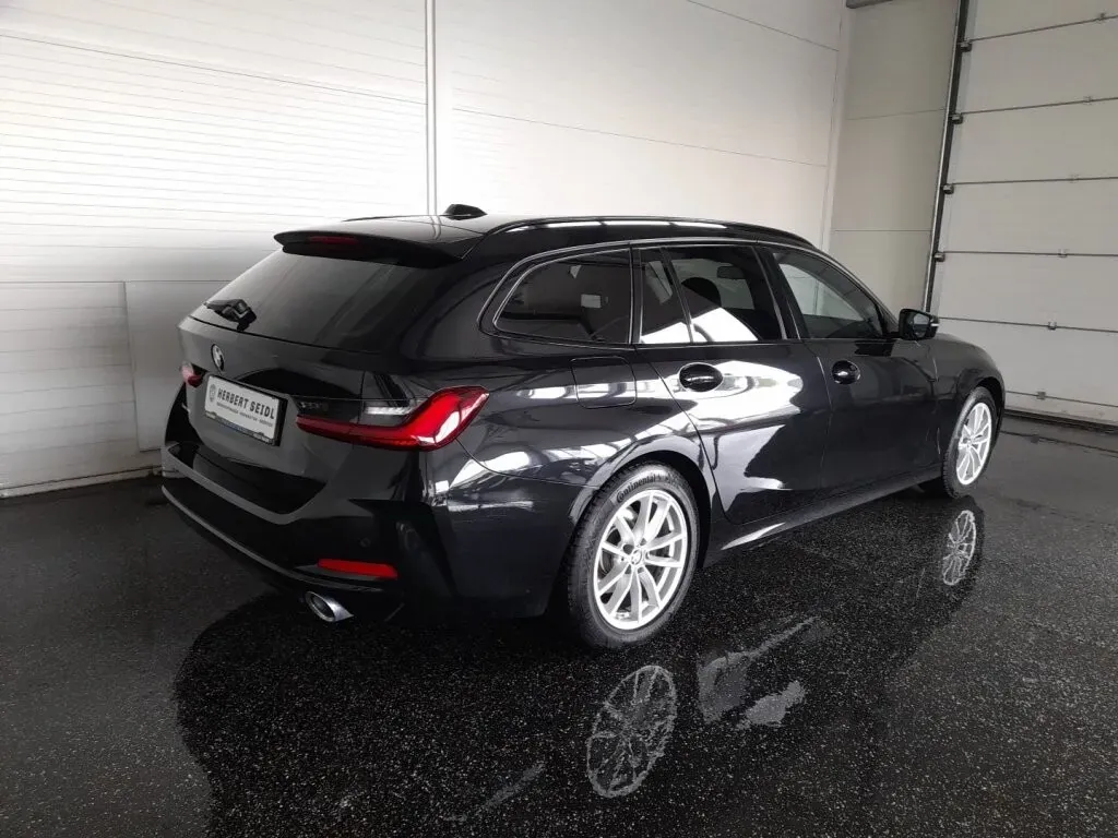 BMW 3 Series 2023 photo 2