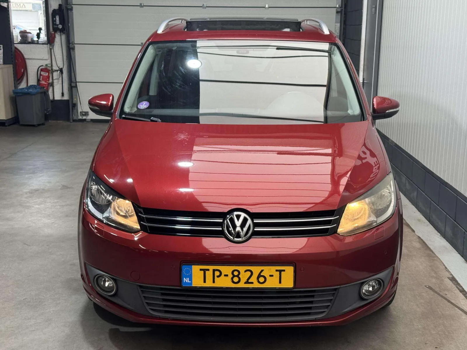 Volkswagen Touran 2011 photo 2