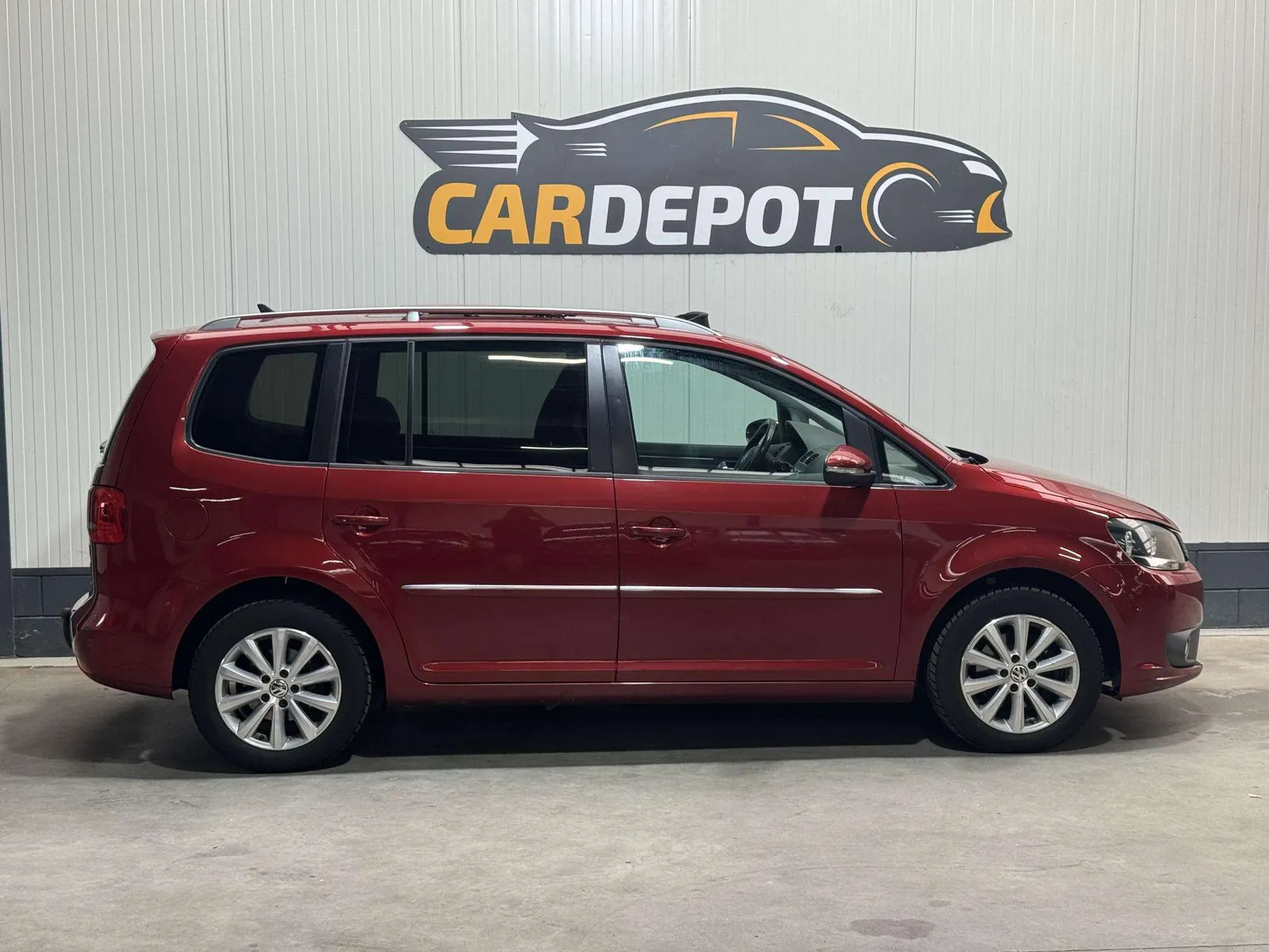 Volkswagen Touran 2011 photo 4