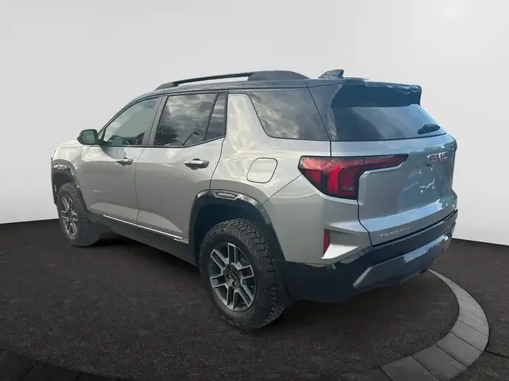 GMC Terrain 2027 photo 3