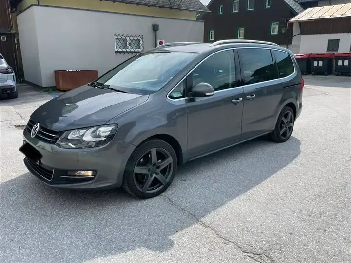Volkswagen Sharan 2012 photo 2