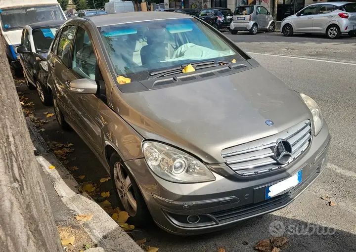 Mercedes-Benz B200D