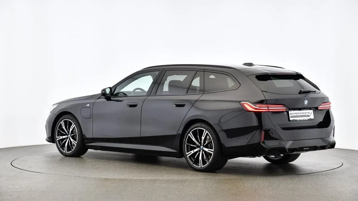 BMW 5 Series 2024 photo 3