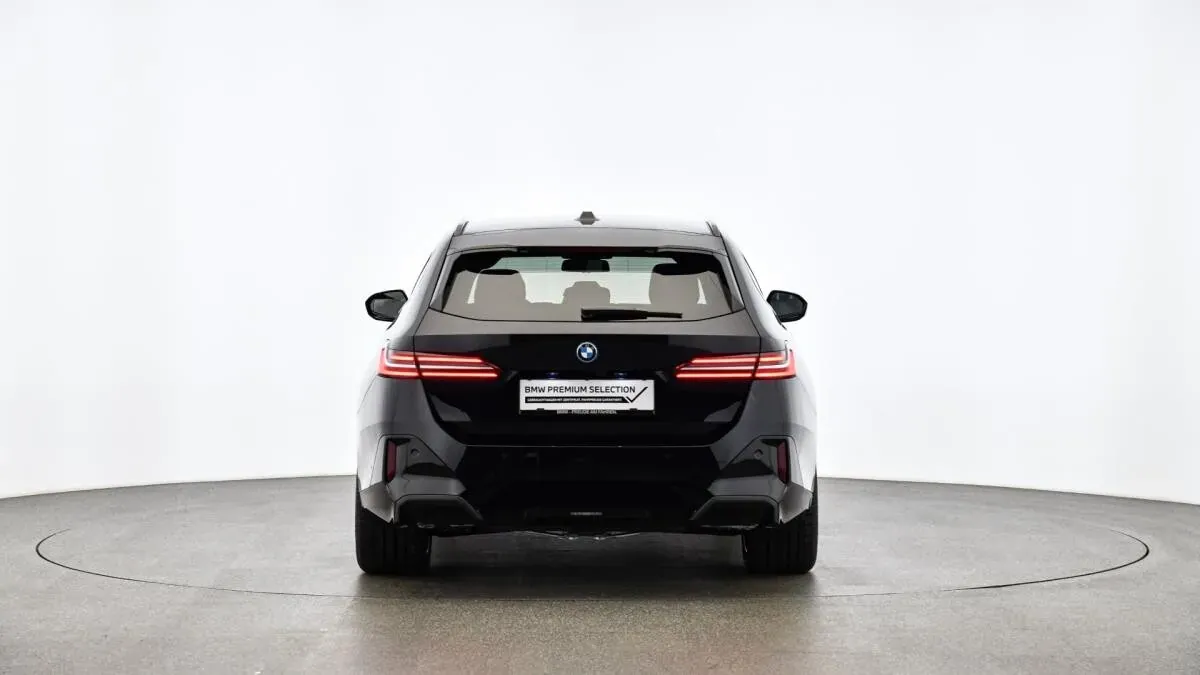 BMW 5 Series 2024 photo 2