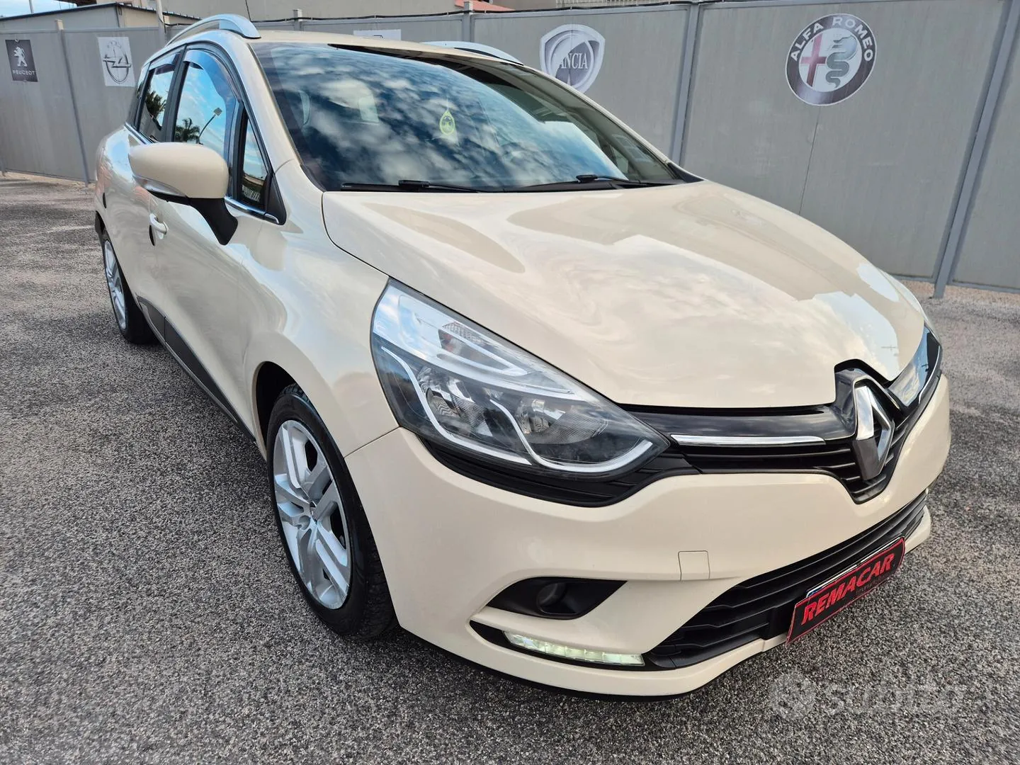 Renault Clio 2017 photo 2