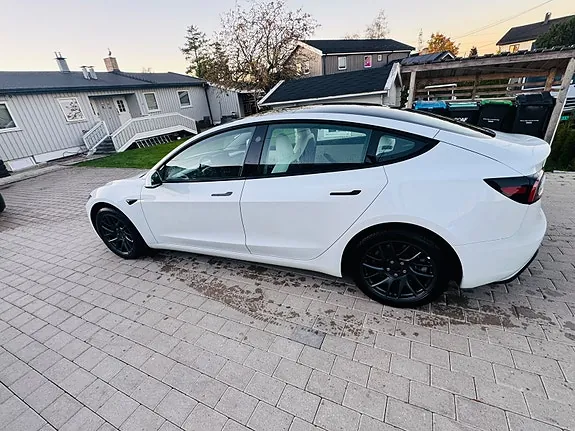 Tesla Model 3 2025 photo 4