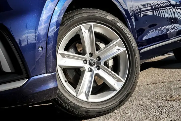 Audi Q8 2021 photo 4