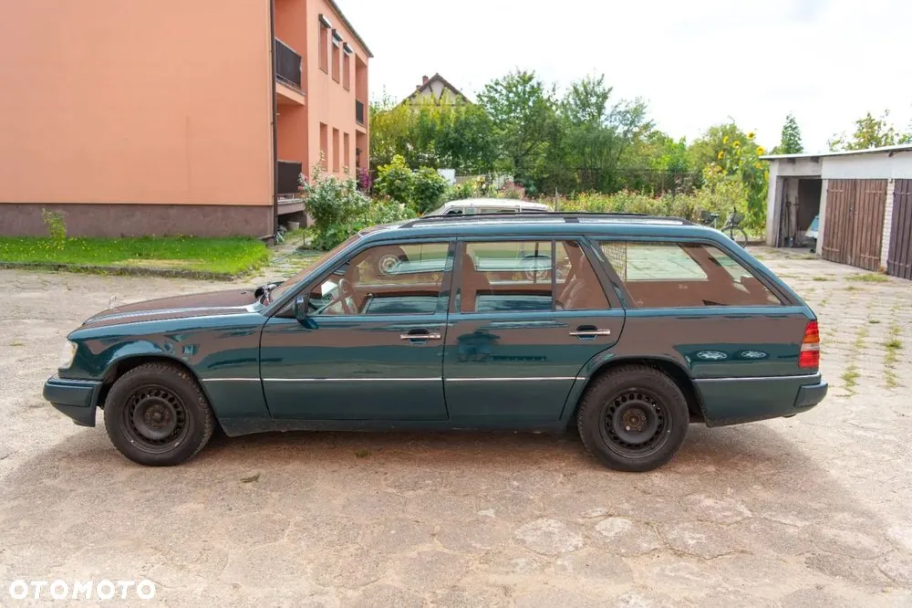 Mercedes-Benz W124 1995 photo 2